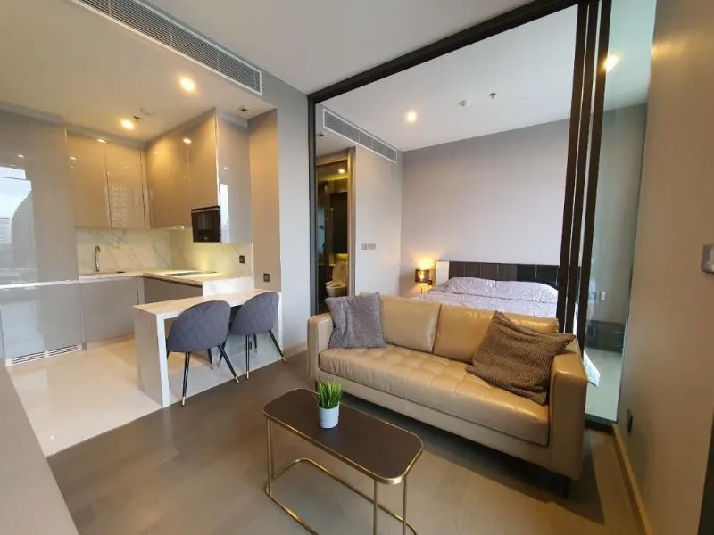 For rent, The Esse at Singha Complex, urgently, the room is ready to move in, at the right price, plus a good view like this, don't hesitate.