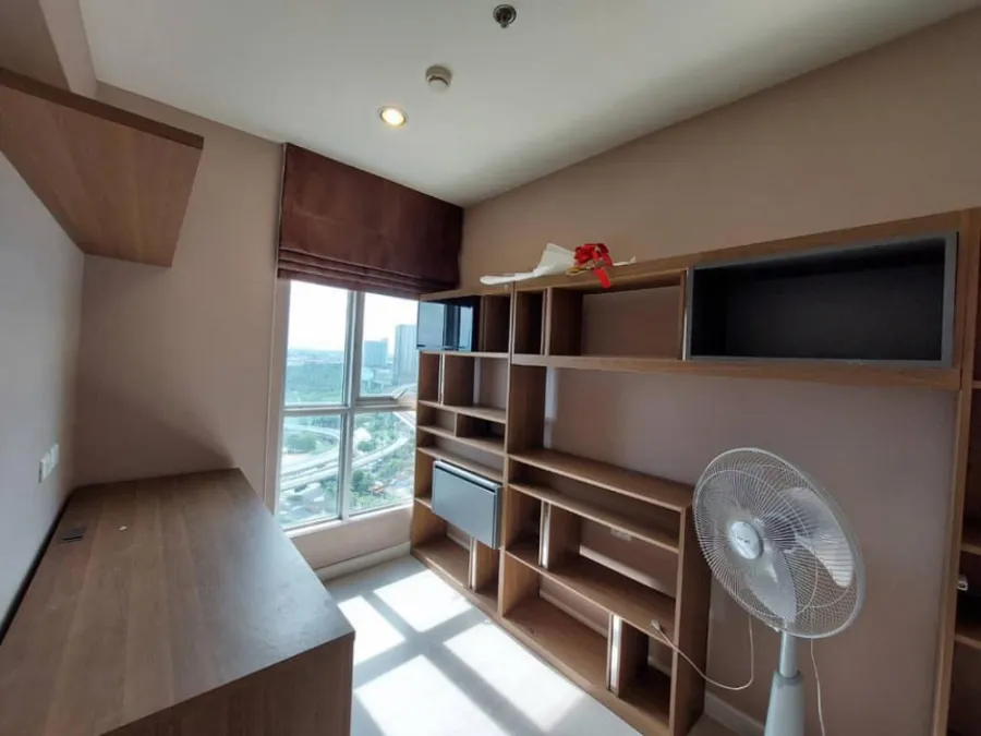 Sell ​​Aspire Sathorn-Taksin (Timber Zone) . 17th floor corner room with furniture and electrical appliances