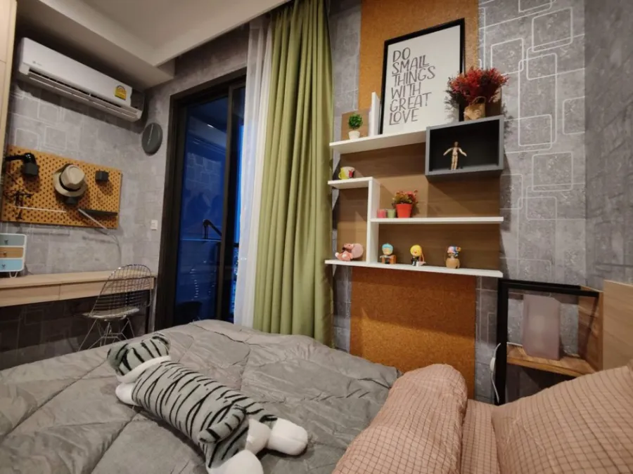 For rent M Jatujak, Building A, 18th floor, has a beautiful city view. Plus, the wall is attached to the wall around the room. Do not book, regret ins