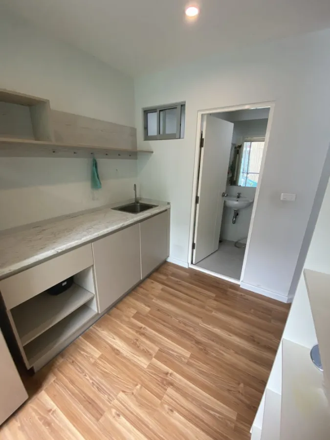 For rent V Condo Lat Krabang, good location, convenient transportation, full facilities, book now!!
