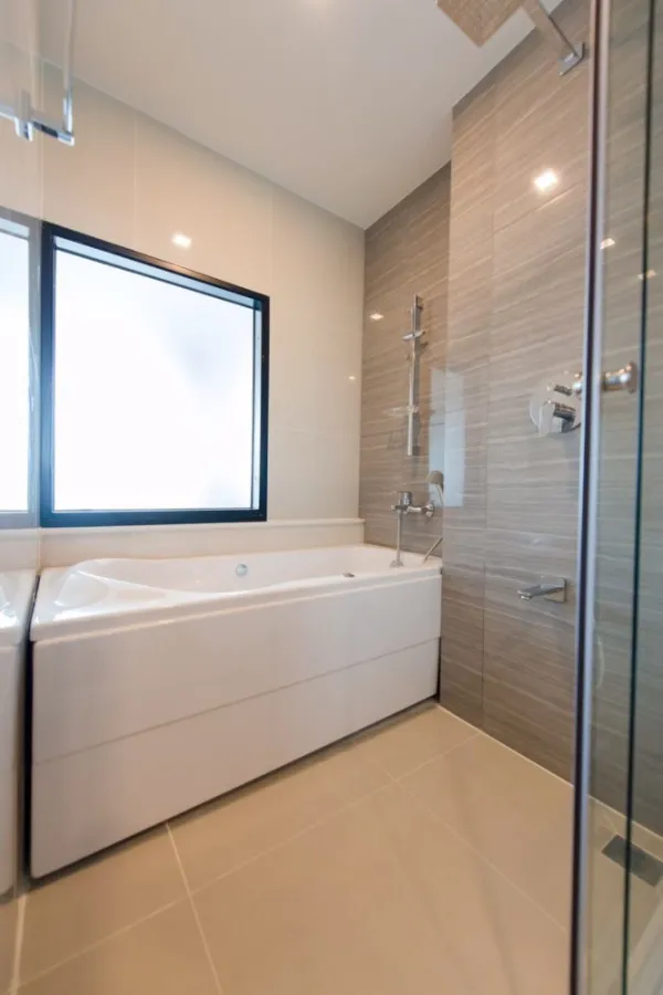 sale or rent!! Condo Knightbridge The Ocean, Sriracha, spacious room, beautiful, good price, can carry the bag right away !!