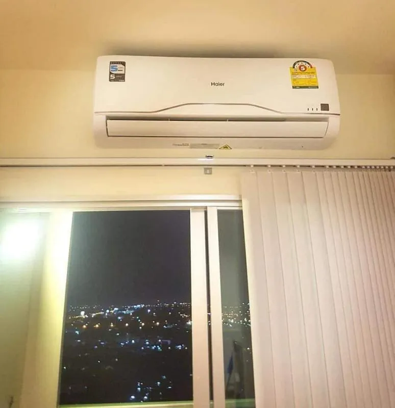 Looking for a good room, come this way. Lumpini Park Phetkasem 98 for rent, built-in wardrobe. Steep high, get a quick view.