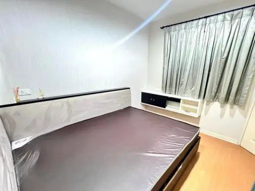 Selling Lumpini Condo Town Rattanathibet, 1 bedroom, 1 bathroom. Excellent location and fully furnished. Don't miss out!