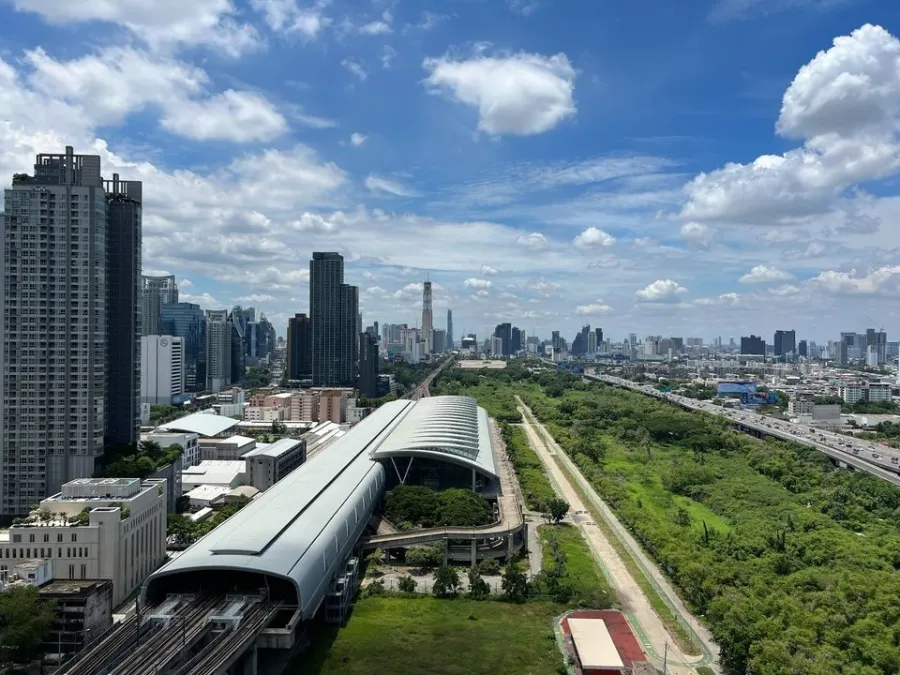For sale or rent, Life Asoke, fully decorated room. The wallpaper is very beautiful and very livable. As good as this, you must reserve quickly.