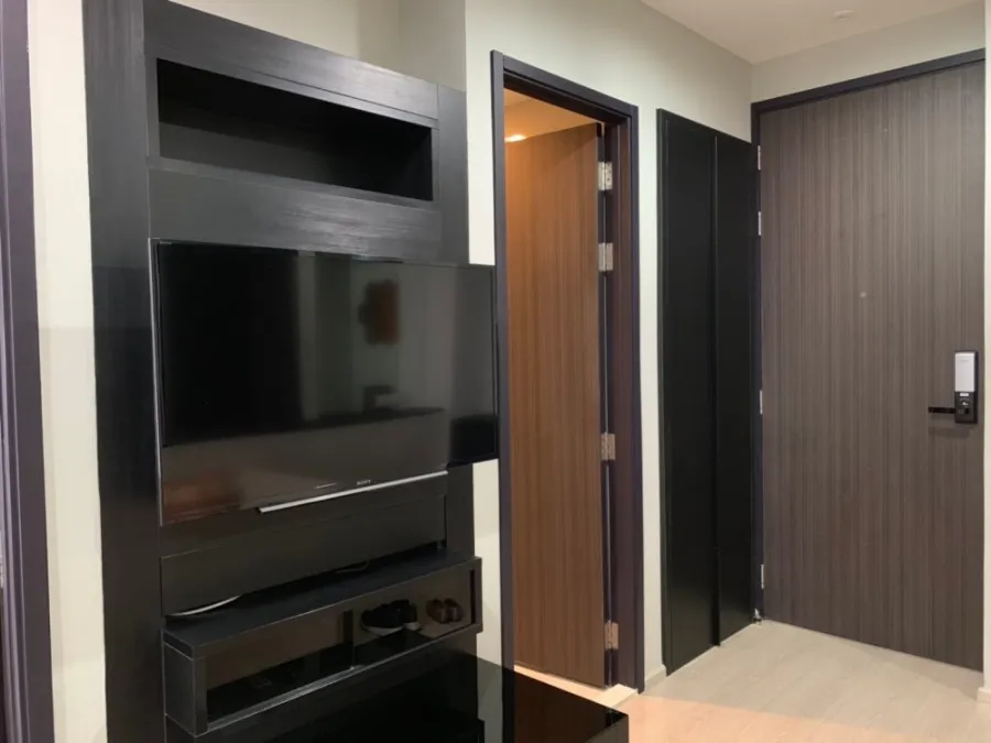 Condo for rent, Rhythm Sukhumvit 44/1, high floor, good view, complete with furniture and electrical appliances.