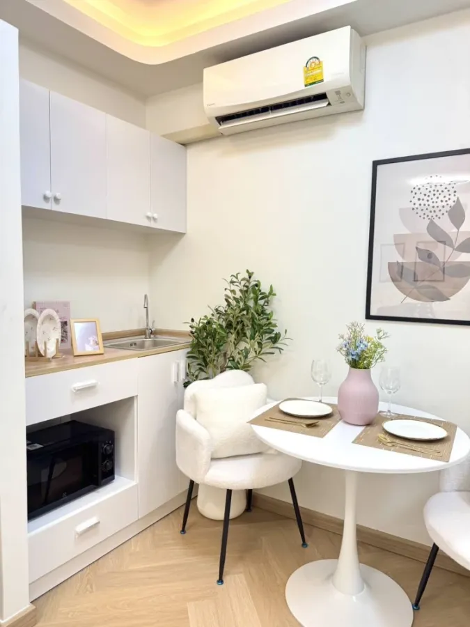For rent: Garden Asoke-Rama 9, beautiful room, decorated in a theme, fully furnished, just bring your bags and move in!