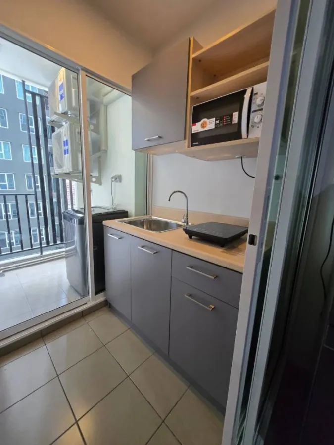 Condo for rent at Regent Home Bangna. The unit is partitioned into separate, well-defined zones. Amazing price! Book now, don't miss this opportunity!