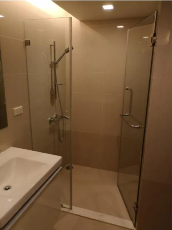 Condo for rent, Focus at Ploenchit, very beautiful room, fully furnished, ready to move in, beautiful city view, convenient transportation, near BTS Hurry up and grab it.