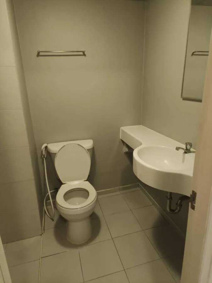 For rent Lumpini Condo Town Chonburi - Sukhumvit, separated rooms, good price, you must not miss it.