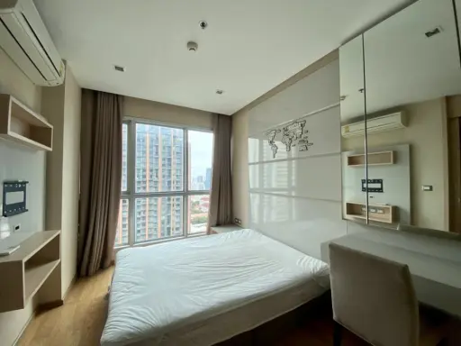 Condo for rent, The Address Asoke, city view, convenient travel, near MRT and Airport link.