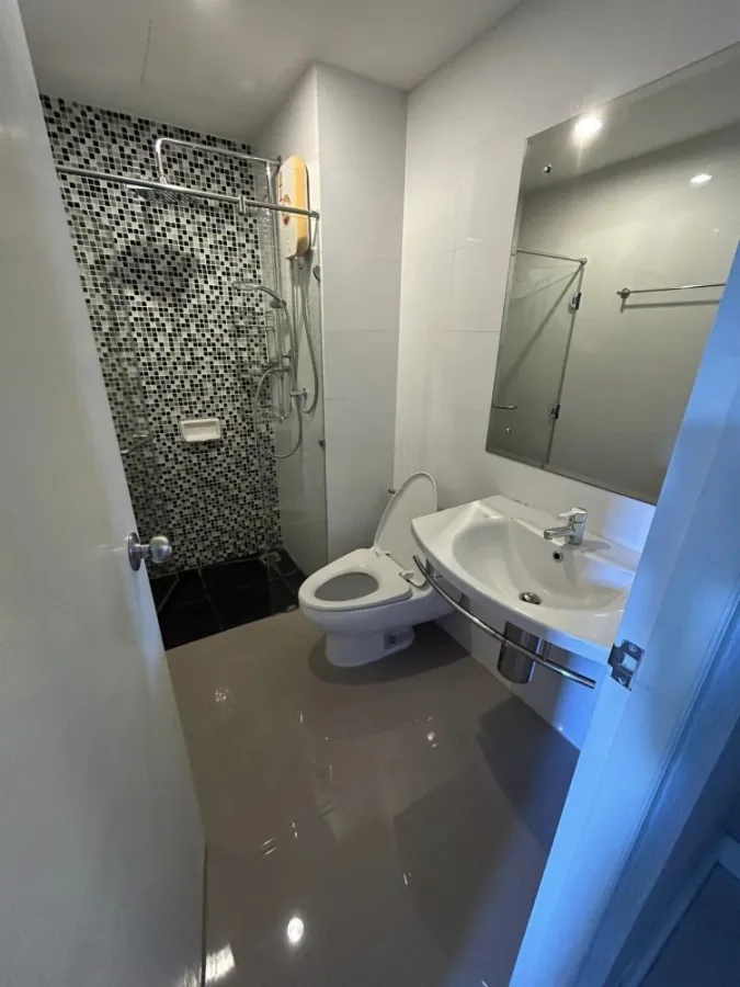 For sale: Metro Sky Ratchada, 3rd floor, pool view, fully furnished, reserve now, don't miss out, hurry!