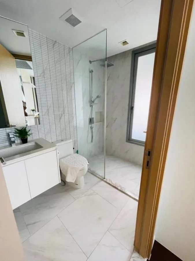 Condo for rent, Hyde Sukhumvit 11, beautiful decorated room Lots of usable space, very nice to live in. Don't wait, book now.