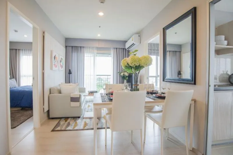 Wow, I thought that the sample room for sale Aspire Sathorn-Taksin is very beautiful, plus it's a corner room. Decorate the most luxurious room. If interested, hurry up.