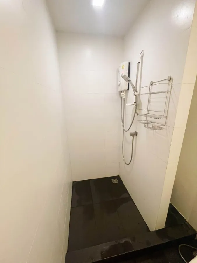 For rent: The Iris Bang Yai, 6th floor, swimming pool view, partitioned room, comes with complete decorations. If interested, reserve now quickly.