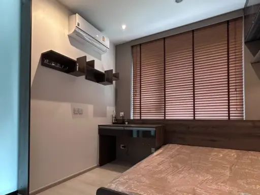 Life Asoke condo for rent. Ready to move in. Fully furnished + complete appliances. High floor. Book now!