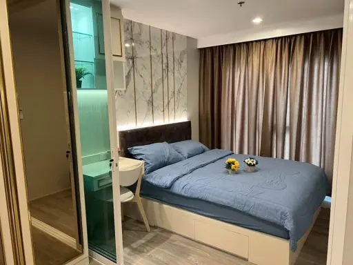 For rent: Regent Home Bangna, beautifully decorated room with a cool theme, built-in furniture, beautiful view from the high floor, don't miss it.