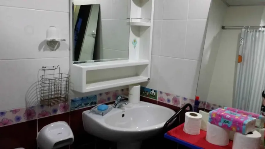 For sale: Ratchada City Condo, corner room, not crowded, comes with a lot of usable space, don't miss it.