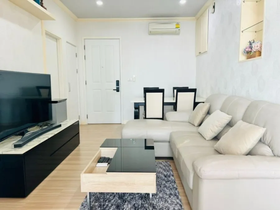 Condo for sale, Hive Sathorn, decorated room like a big screen TV, can watch movies to the fullest, lots of free gifts, must book, don't miss it