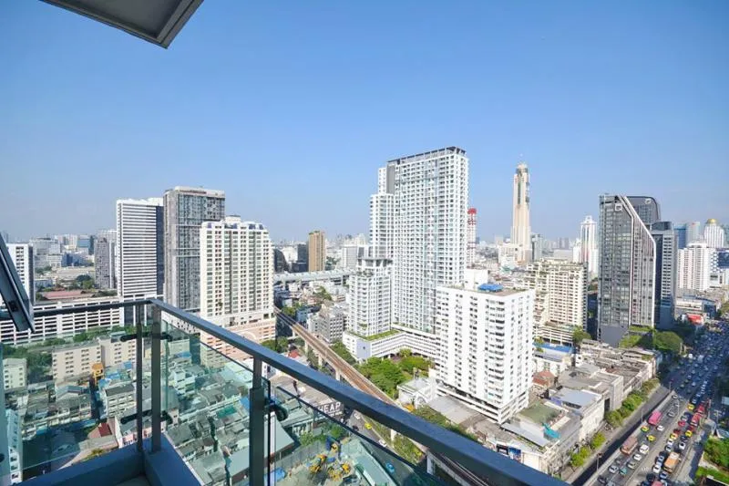 Condolette Ize Ratchathewi for sale, god position, 3 sides glass, high floor, good city view, cheap room, you have to reserve.