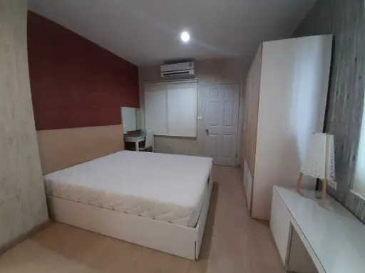 For rent: Life @ Ratchada-Suthisan, corner unit, fully furnished. Book now! Don't miss out! Hurry!