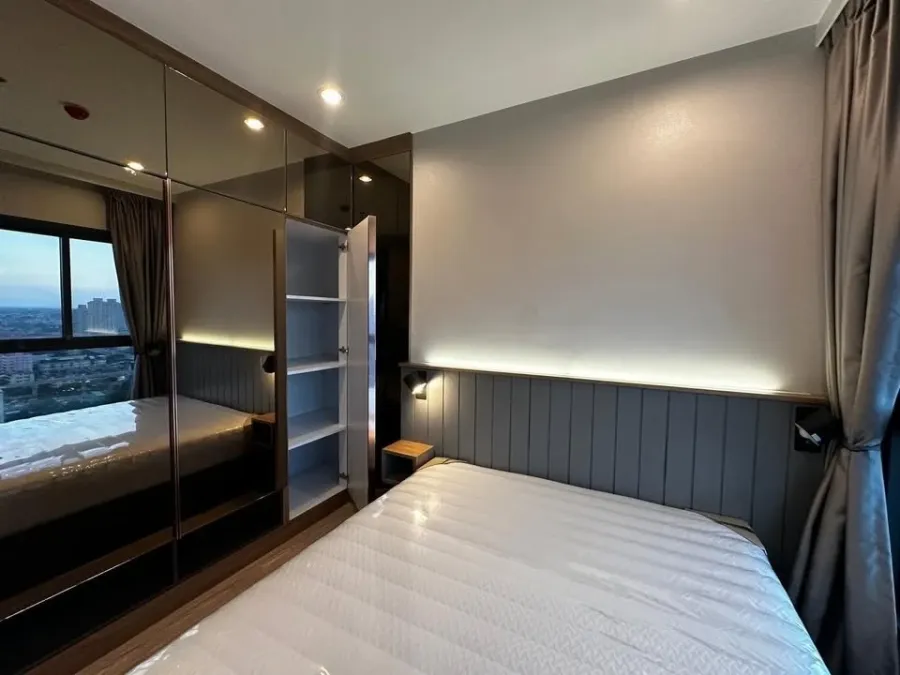 For rent: The Tree Huamark Interchange, good view, high floor, 25th floor, last corner room, bedroom not connected to other rooms, move in now, don't