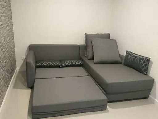 ให้เช่า JW Condo ดอนเมือง ห้องกว้าง มุมนั่งเล่นสบายๆ โซฟาใหญ่ๆไว้รับแขกให้เต็มที่เลยย