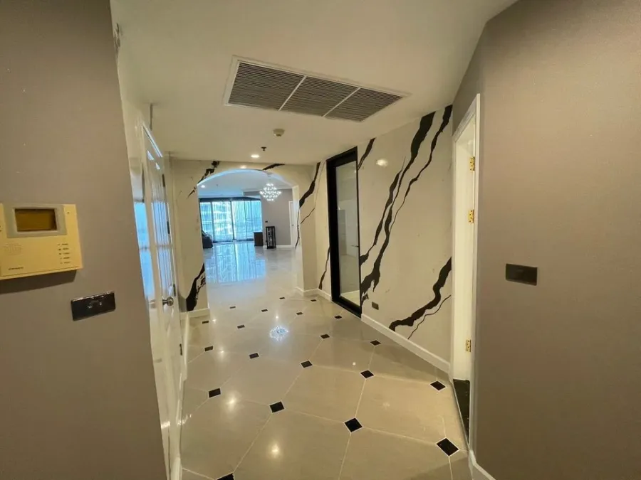 Condo for sale Supalai Casa Riva, 10th floor, river view, very good atmosphere. The room is very spacious. Don't miss it. Hurry.