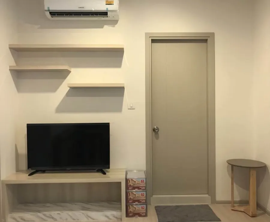 For rent: Life Sukhumvit 48, beautifully decorated room with built-ins. Good furniture Don't just look, reserve quickly.