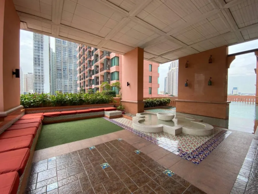 For rent/sale aguston sukhumvit 22 luxury rooms with class Luxurious built-in, hard to find, full, very worth the price. Hurry up to reserve.