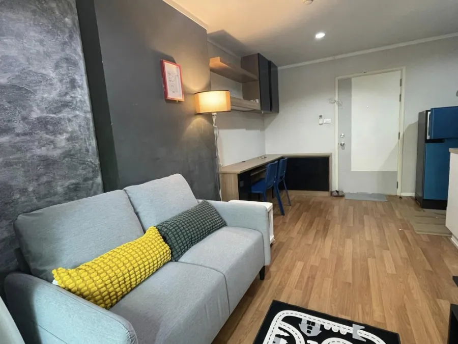 For rent, Lumpini Park Rama 9-Ratchada, pool access room, decorated in loft style, very cool. Can't reserve anymore.