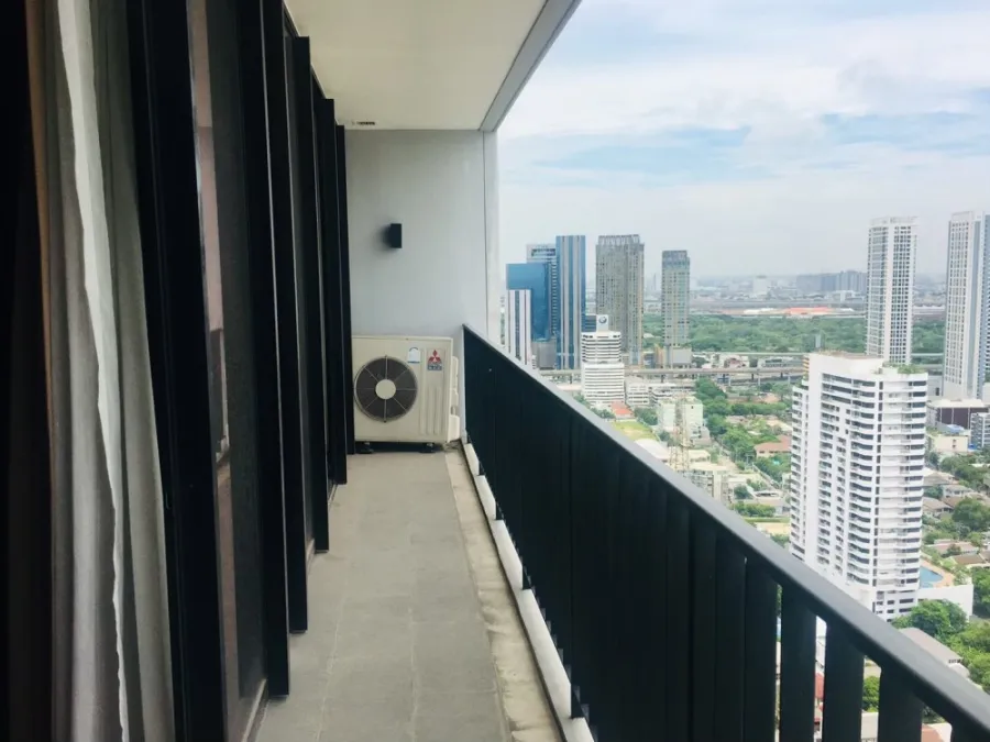 ขายด่วน!! คอนโด ดิ อิสสระ ลาดพร้าว ขนาด 3 ห้องนอน 3 ห้องน้ำ เฟอร์นิเจอร์ Built in พร้อมอยู่ จองเลย!!