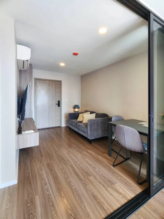 For rent: The Origin Ramintra 83 Station, separate room, beautiful city view, fully furnished, hurry and book now.