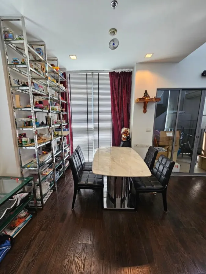 For sale: Ideo Q Phayathai, duplex room, high ceiling, very airy, great city view. Hurry and book before you miss out.