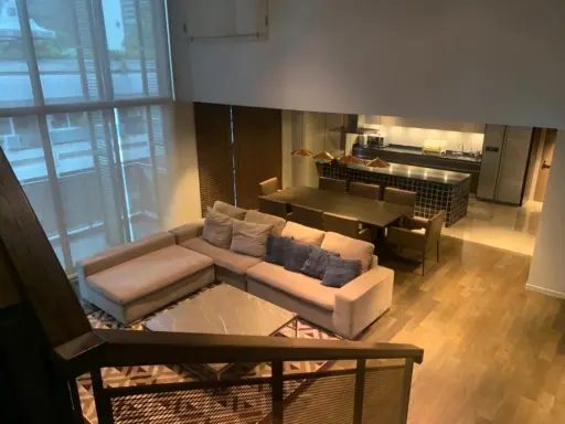 For rent: Rende Sukhumvit 23, spacious room. Elegantly decorated, comfortable, very good atmosphere. If you don't reserve, you'll miss a lot.