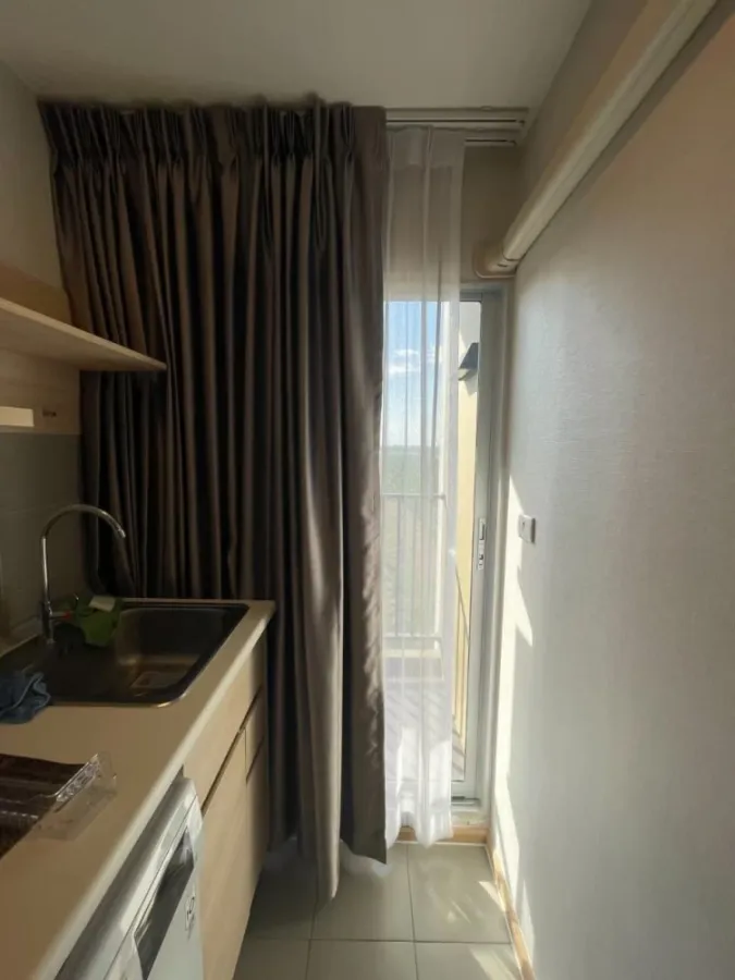 For rent: Plum Condo Rangsit Alive Phase 1, 8th floor, not very high, separate rooms, outside view, quiet, hurry and book now.
