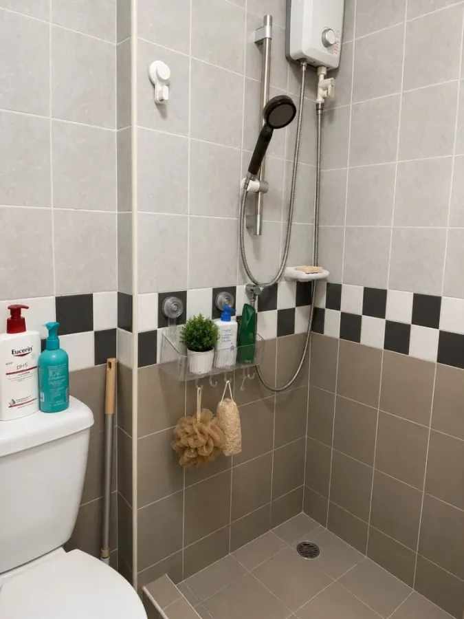 Selling Lumpini Condo Town Rattanathibet. Beautifully decorated unit with a consistent color scheme and high-quality built-in furniture.Don't miss out
