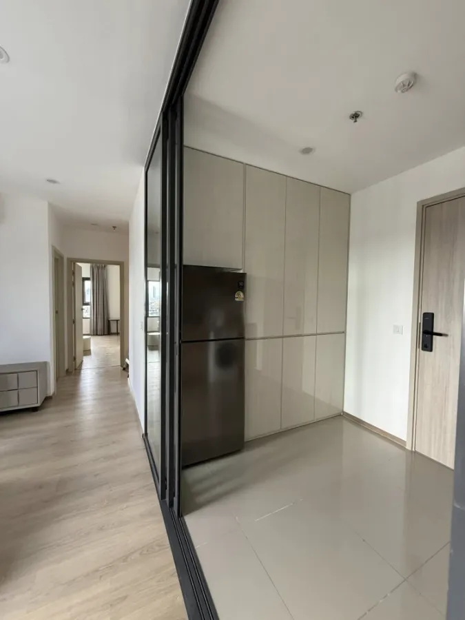 For rent: Life Rama 4 - Asoke, 18th floor, plenty of usable space, comfortable living, not cramped, in a great location.
