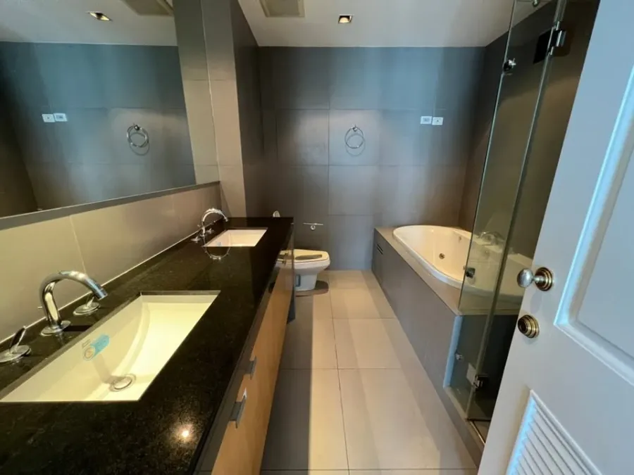 ให้เช่า Athenee Residence ห้องชั้นสูงพร้อมอยู่ เฟอร์พร้อม ห้องกว้างขวางจองเลย