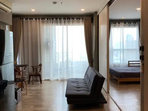 For sale/rent The Lighthouse Sathorn-Charoen Nakhon Decorate the room in loft style, 17th floor, high view, convenient, all in one place. Book now.