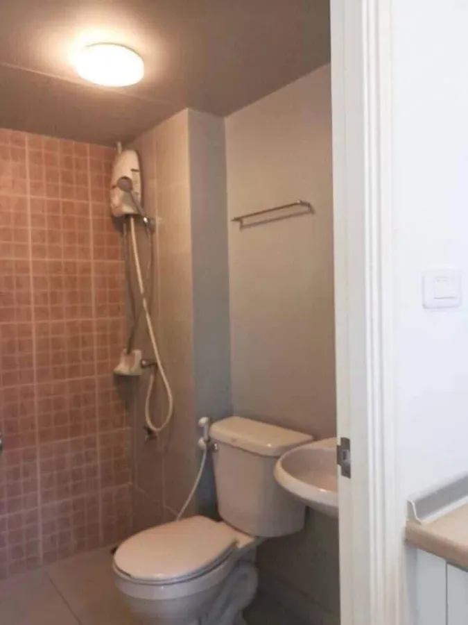 Condo for rent, Lumpini Township Rangsit Klong1, beautiful room with washing machine. Tell me that it's very nice to live in. Book now.