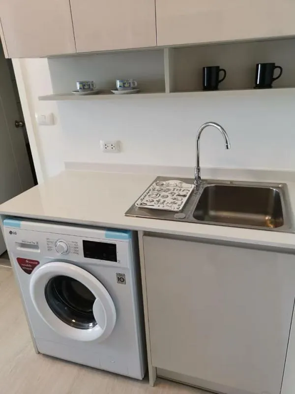 Beautiful room for rent at a cheap price. It's ready. The central area is nice to use Chapter One Eco Ratchada-Huay Kwang to rent.