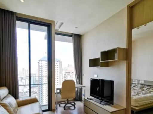 For sale: The ES Asoke, 25th floor, high floor, open view, fully furnished, beautiful room, worth living in. Interested in owning one? Hurry and reser