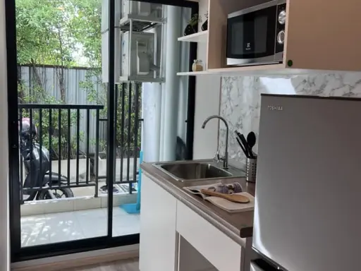 For rent: Hi Chaengwattana 19, 3rd floor, Building A, Room 313, facing east. Not as hot as the west coast. Book now.