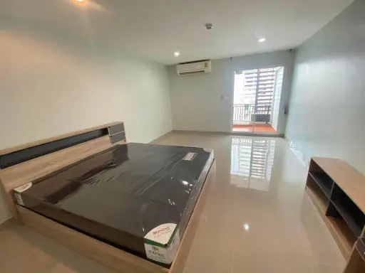 Condo for rent, Regent Home 20 Prachachuen 16, studio room, 5th floor, affordable price. Hurry and grab it and reserve it.