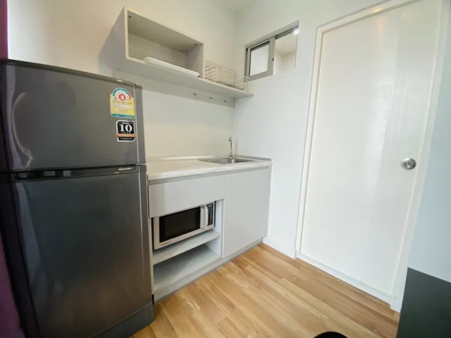 For sale: V Condo Ladkrabang, corner room with privacy, stylishly decorated, fully furnished, just bring your bags and move in.