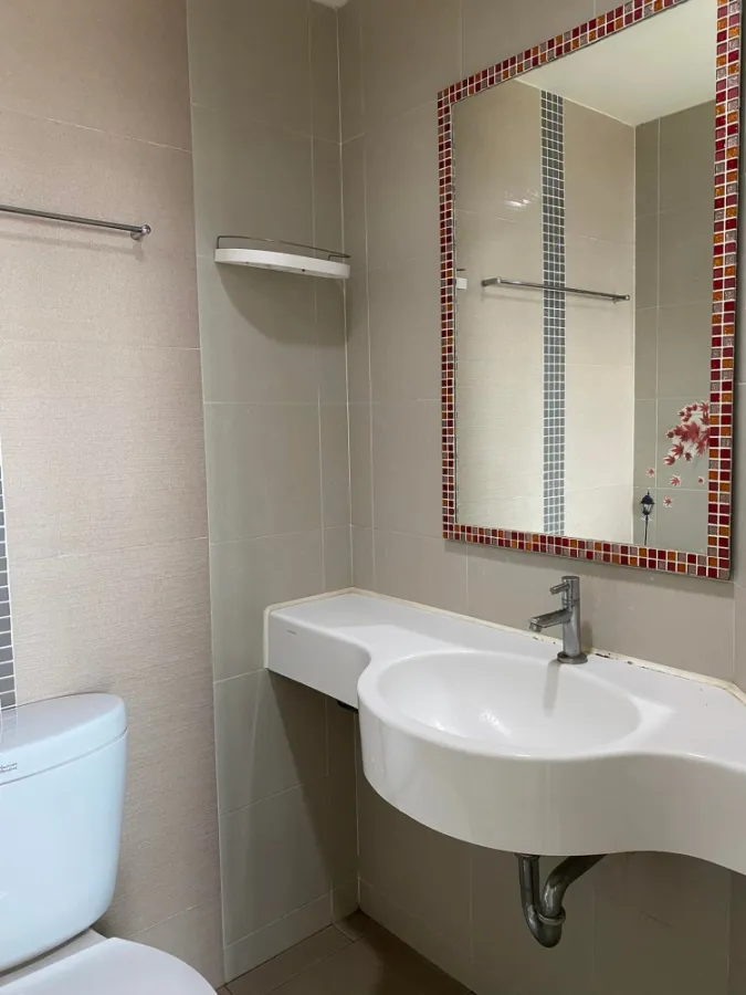 Condo for rent, Lumpini Ville Chaengwattana-Pak Kret, room on the 17th floor, city view of Thong Thani. Plus a washing machine