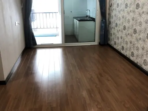 For rent: Ables Condo Lat Phrao 27, spacious room, separated into sections. Install wallpaper in the entire room. Low price. Book now.