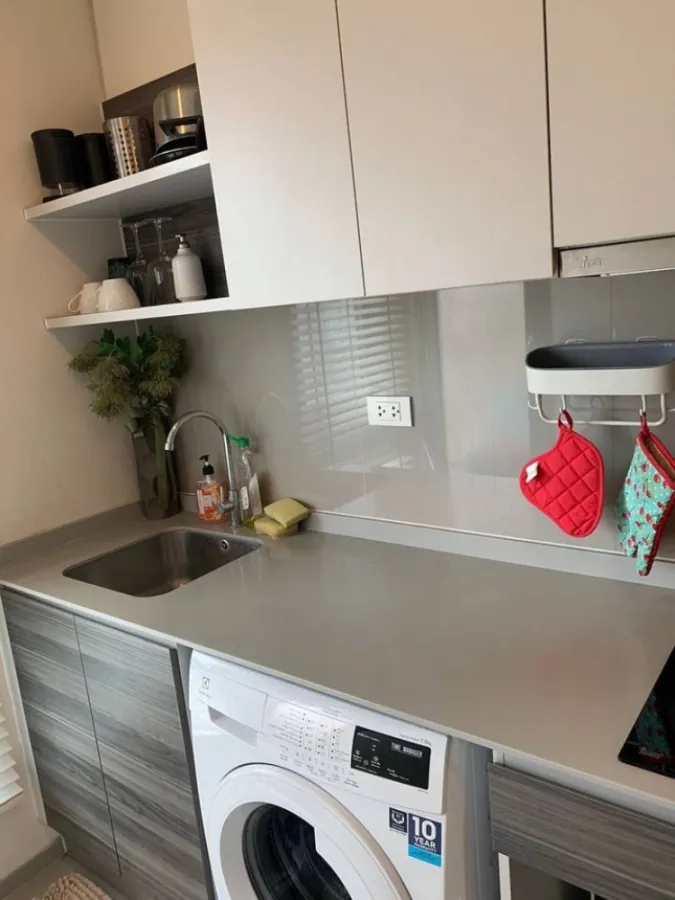 Condo for rent, Centric Huai Khwang Station, nice room, fully furnished, great price, if you don't book, you're seriously missing out.