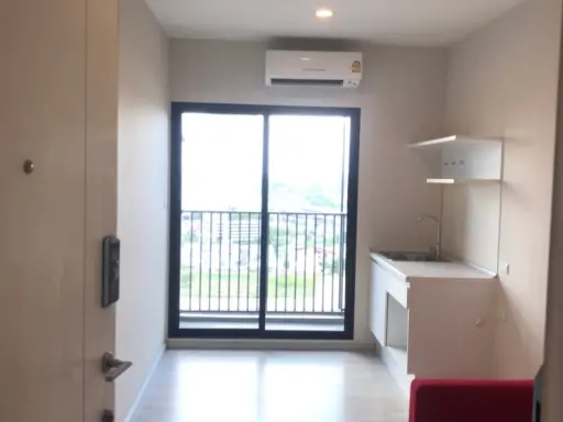 For rent, Plum Condo Central, empty room, 22nd floor, high view, complete amenities, very good price, book now.