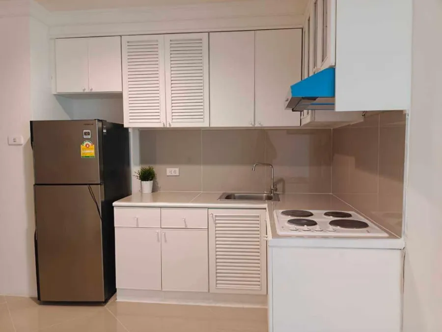 For rent, The Waterford Park Sukhumvit 53, fully furnished room. Soft and comfortable sofa The room is very spacious, book now.